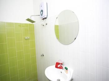 Hotel Oyo Terminal Larkin 3*