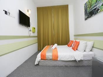 Hotel Oyo Terminal Larkin 3*